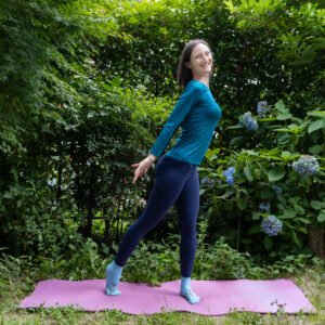 Woman practicing the Aviva Method Ovulation Form to stimulate hormonal reflex zones and naturally support ovulation, hormonal balance and cycle regulation.