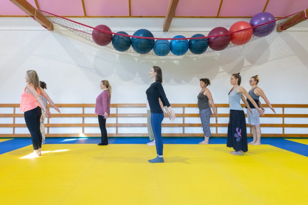 Aviva Method trainer guiding a women’s group through natural exercises supporting healthy cycle balance and easing perimenopausal symptomes.
