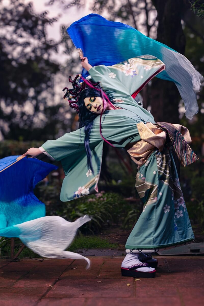 Captivating dance performance in traditional Japanese kimono, outdoors in Ciudad de México.